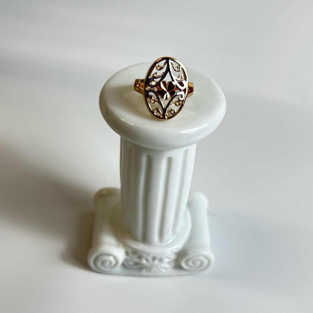 Meg N’ Mau jewels, ring oro láminado 18 K.